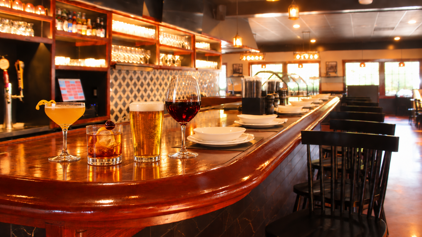 Circle H Chophouse bar with cocktails, beer and wine